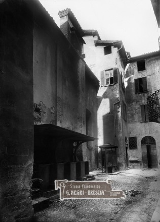 Quartiere medievale delle Pescherie a Brescia negli anni venti